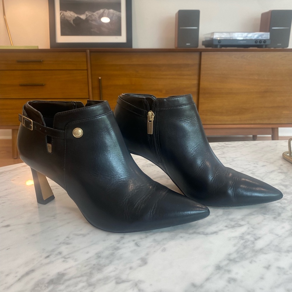 Vince Camuto Keeshey heeled booties black, size 8